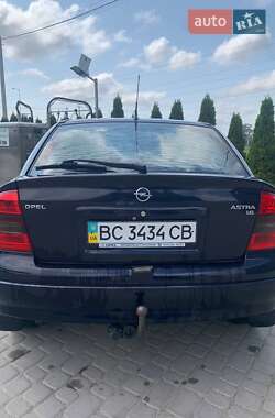 Хэтчбек Opel Astra 2003 в 