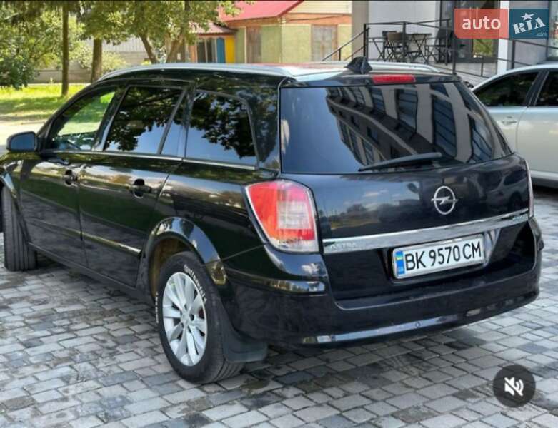 Универсал Opel Astra 2009 в Ровно