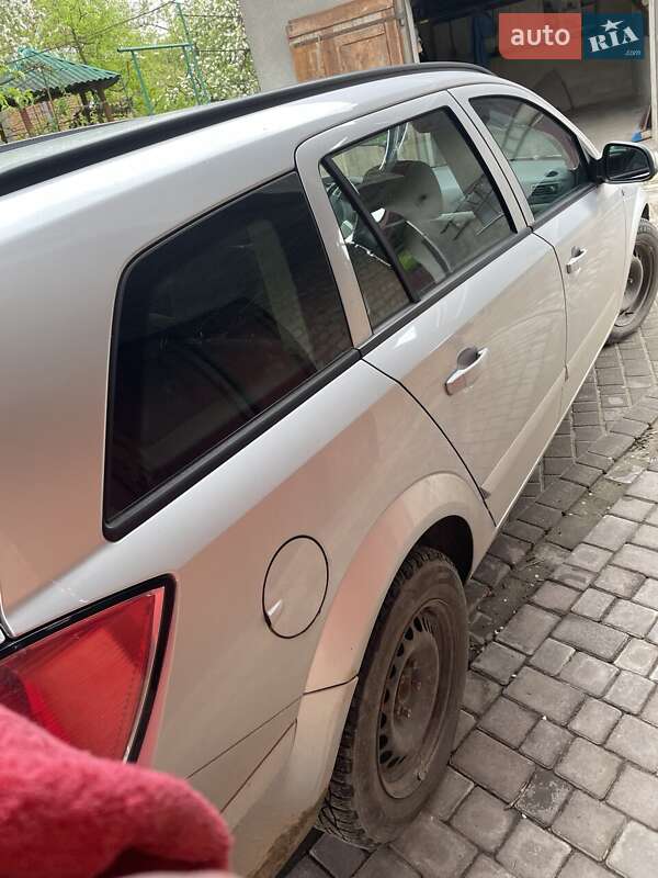 Универсал Opel Astra 2008 в Новом Роздоле