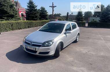 Хэтчбек Opel Astra 2005 в 