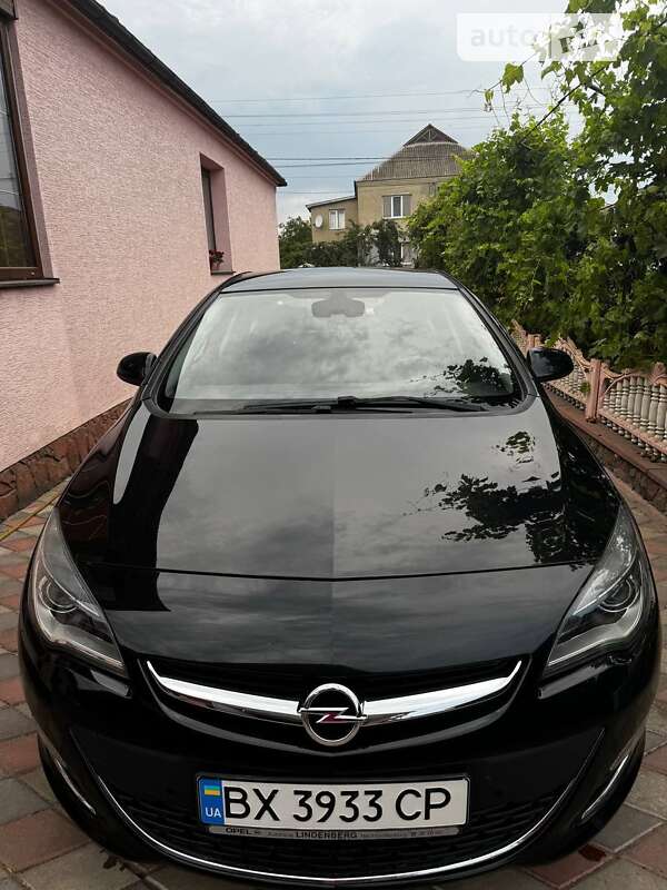 Седан Opel Astra 2013 в Теофиполе