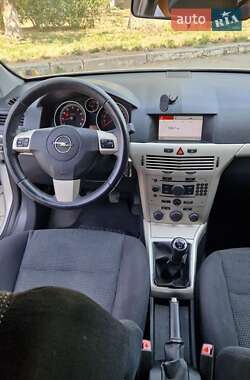 Хэтчбек Opel Astra 2008 в 
