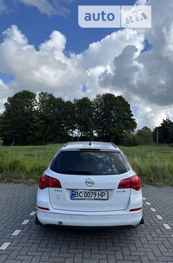 Універсал Opel Astra 2013 в 