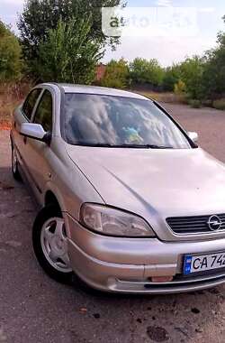 Седан Opel Astra 2002 в Черкасах