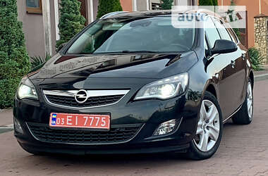 Универсал Opel Astra 2012 в Стрые