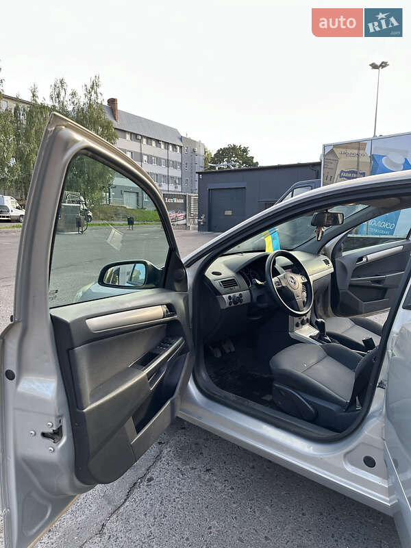 Хэтчбек Opel Astra 2007 в Львове