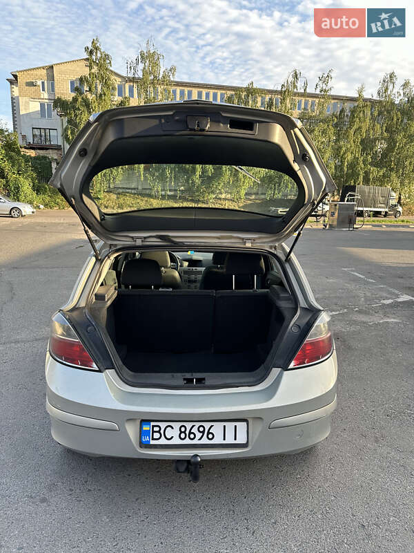 Хэтчбек Opel Astra 2007 в Львове