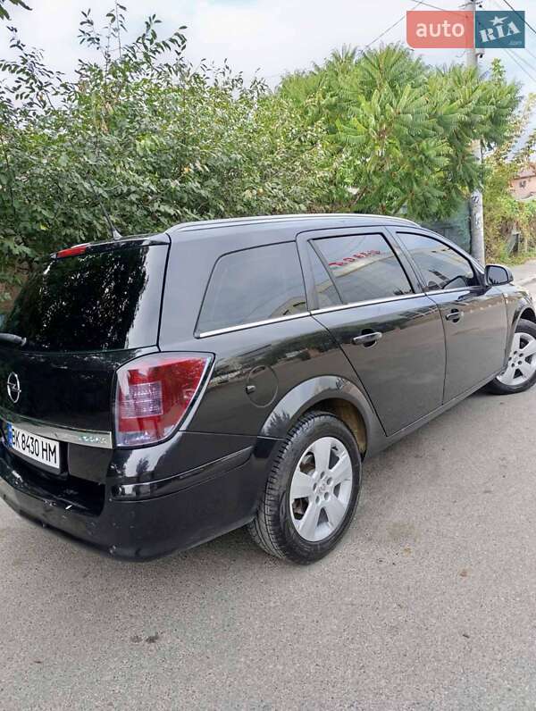 Универсал Opel Astra 2010 в Василькове