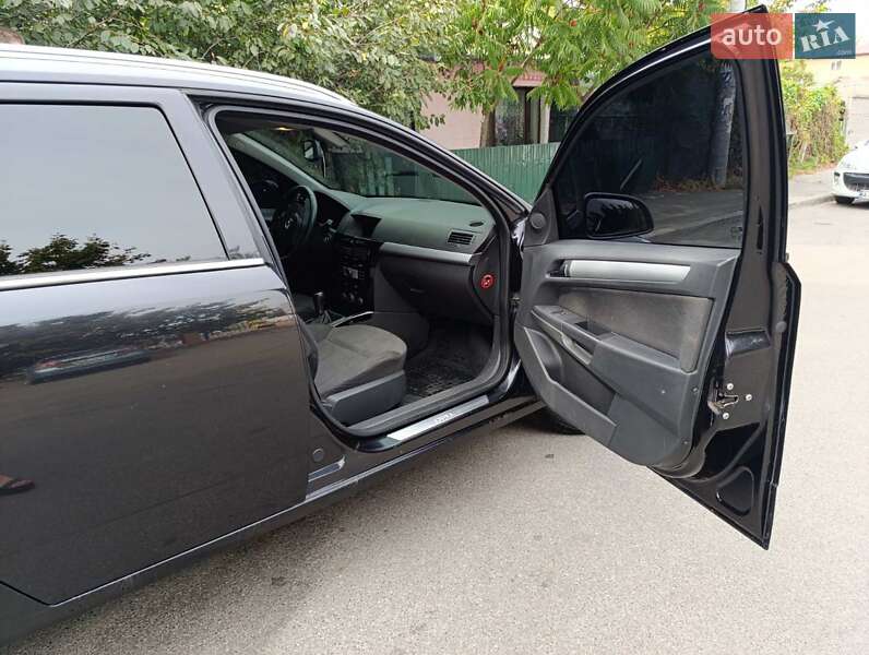 Универсал Opel Astra 2010 в Василькове