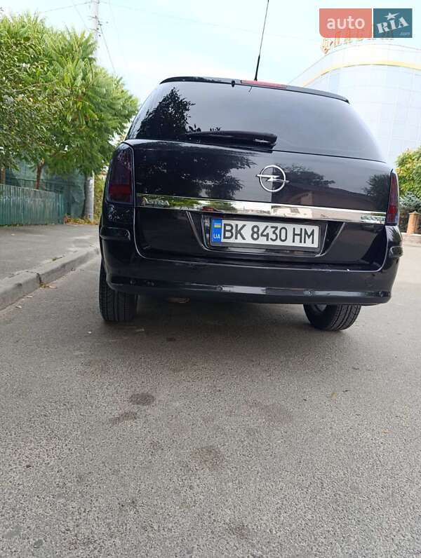 Универсал Opel Astra 2010 в Василькове