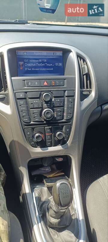 Универсал Opel Astra 2011 в Ровно