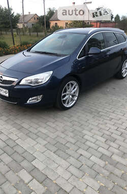 Універсал Opel Astra 2011 в Луцьку