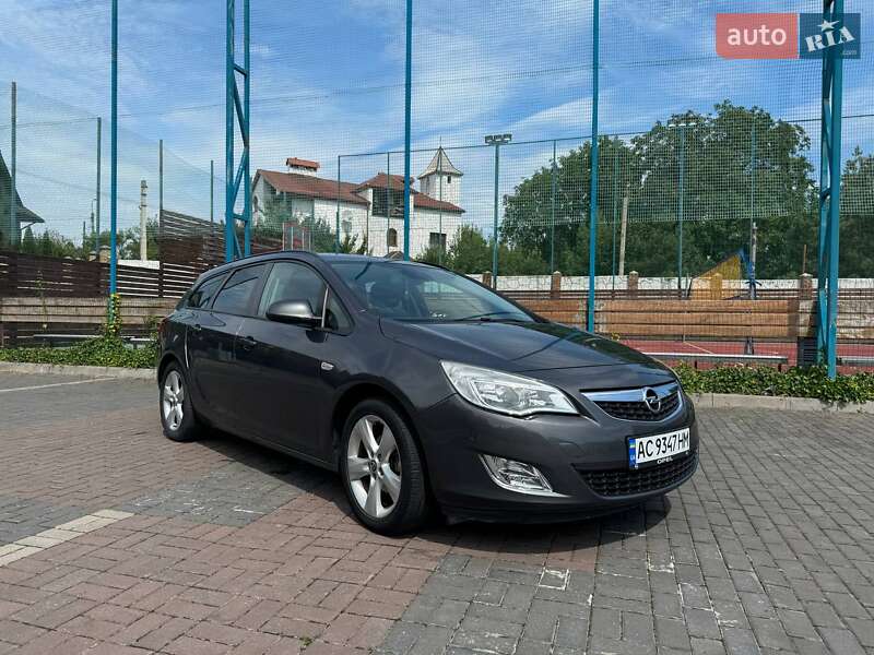 Opel Astra 2011