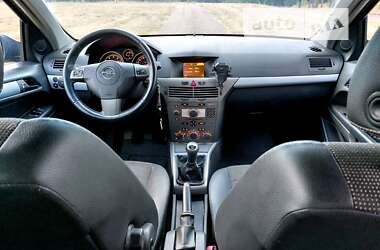 Универсал Opel Astra 2006 в Тростянце