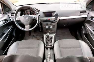 Универсал Opel Astra 2006 в Тростянце