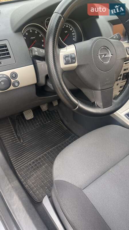 Универсал Opel Astra 2007 в Звягеле