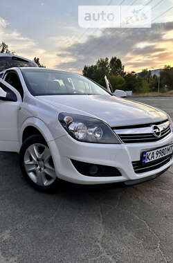 Хэтчбек Opel Astra 2012 в Киеве