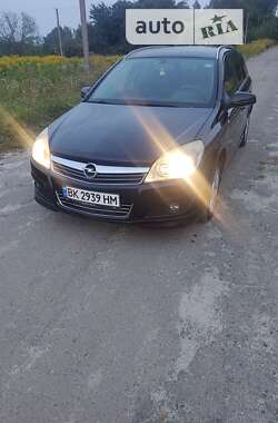 Універсал Opel Astra 2008 в Рівному