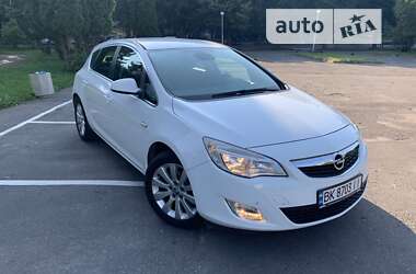 Хэтчбек Opel Astra 2010 в Ровно