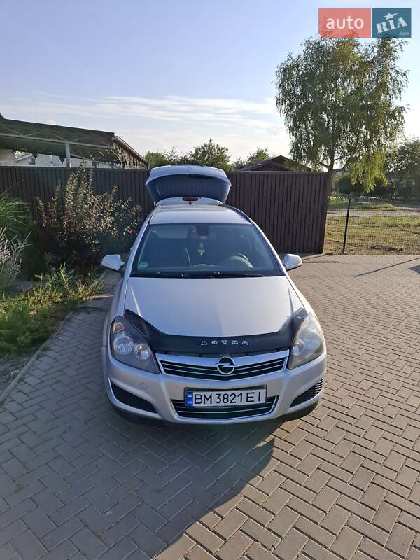 Универсал Opel Astra 2010 в Конотопе
