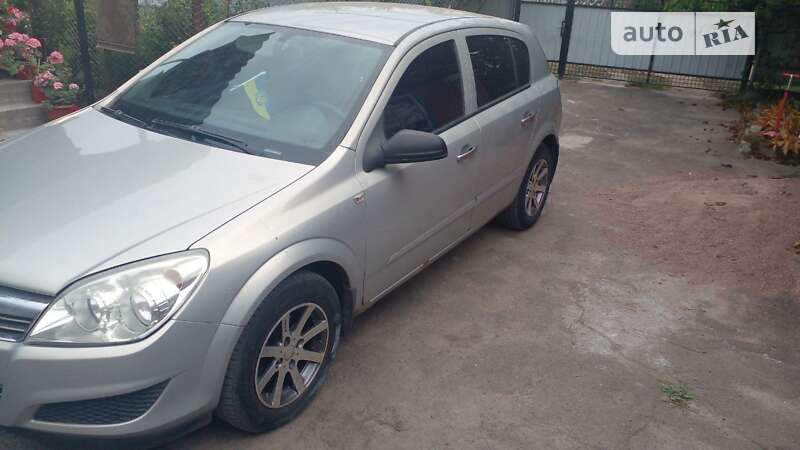 Хэтчбек Opel Astra 2007 в Коростене