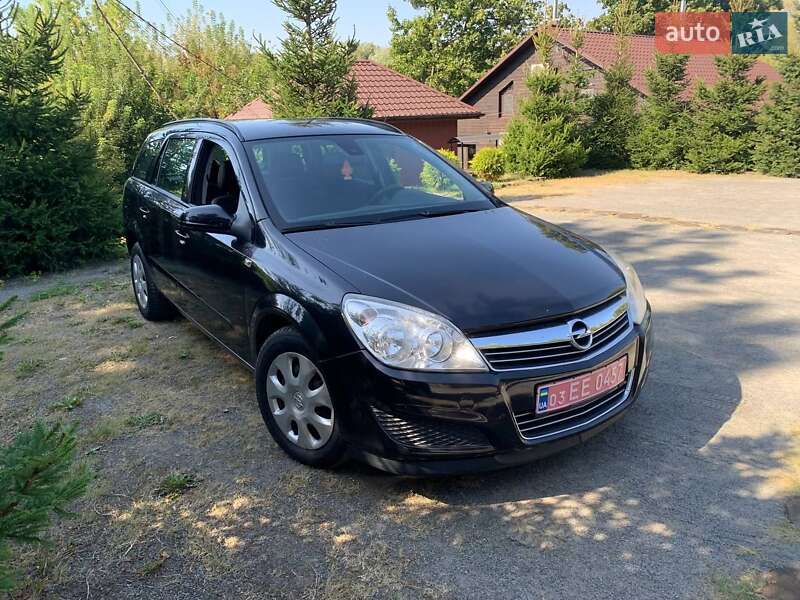 Универсал Opel Astra 2008 в Ровно