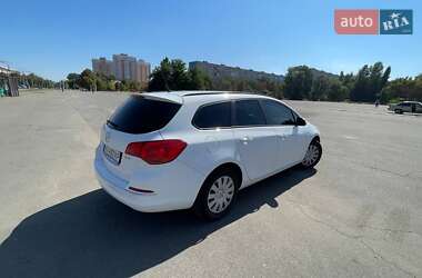 Универсал Opel Astra 2013 в 
