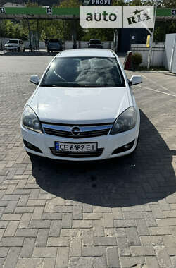 Універсал Opel Astra 2010 в Чернівцях