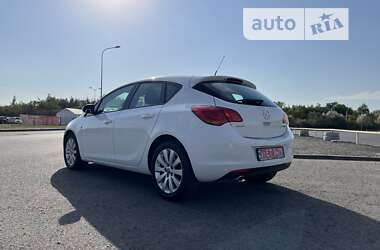 Хэтчбек Opel Astra 2011 в Львове