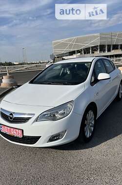 Хэтчбек Opel Astra 2011 в Львове