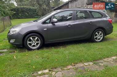 Универсал Opel Astra 2010 в Самборе