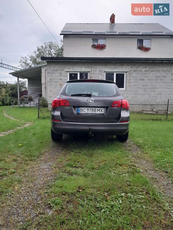 Универсал Opel Astra 2010 в Самборе