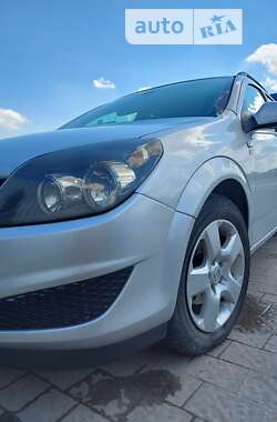 Универсал Opel Astra 2010 в Ивано-Франковске