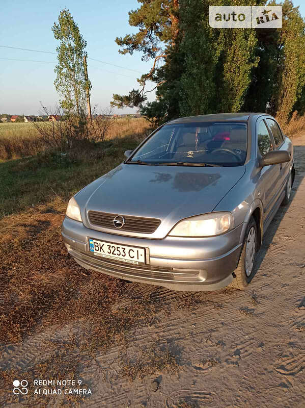 Седан Opel Astra 2006 в Владимирце