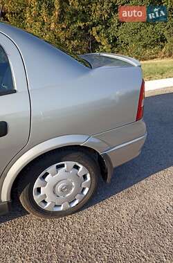 Седан Opel Astra 2006 в 