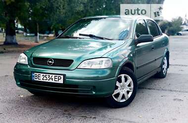 Седан Opel Astra 2006 в Новом Буге