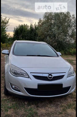 Універсал Opel Astra 2012 в Житомирі