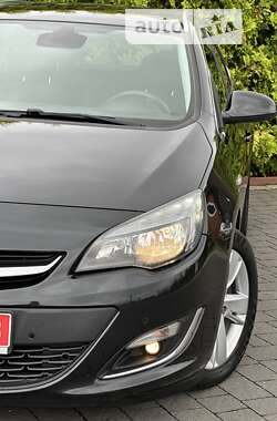 Универсал Opel Astra 2013 в Стрые