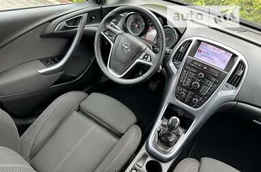 Универсал Opel Astra 2013 в Стрые