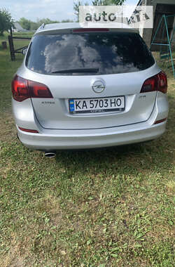 Універсал Opel Astra 2011 в Києві