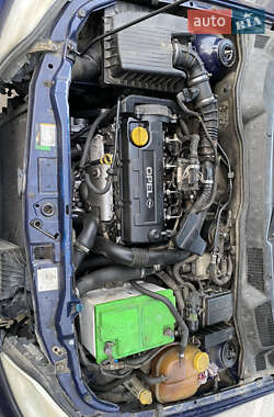 Универсал Opel Astra 2000 в 