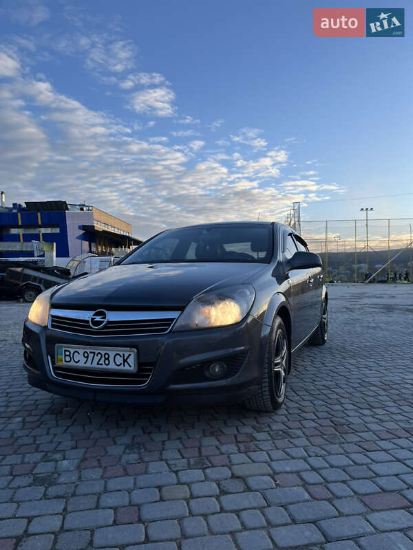 Седан Opel Astra 2011 в Львове