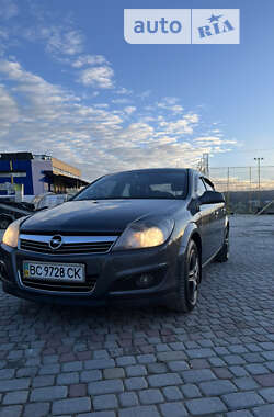 Седан Opel Astra 2011 в Львове