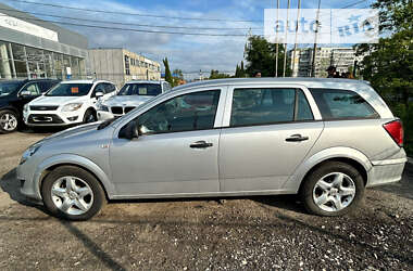 Універсал Opel Astra 2010 в Сумах