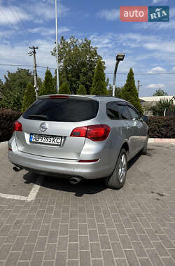 Универсал Opel Astra 2011 в 