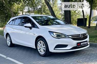 Універсал Opel Astra 2017 в Києві