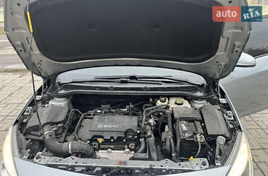 Универсал Opel Astra 2011 в 