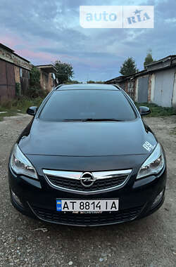 Универсал Opel Astra 2011 в Галиче