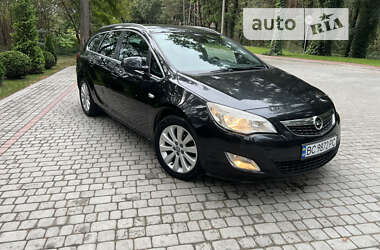 Універсал Opel Astra 2011 в Львові