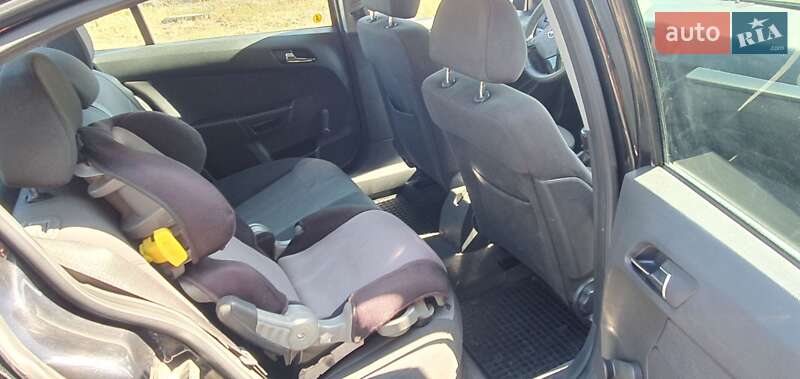 Седан Opel Astra 2010 в Харькове